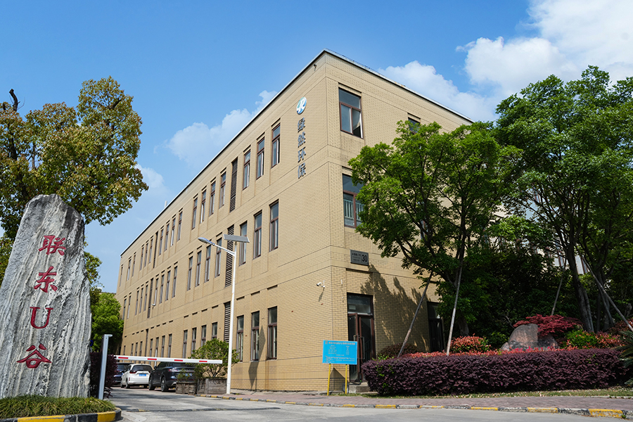 نمای بیرونی کارخانه